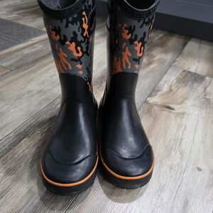 Bogs Kids Black and Orange Camo Boots